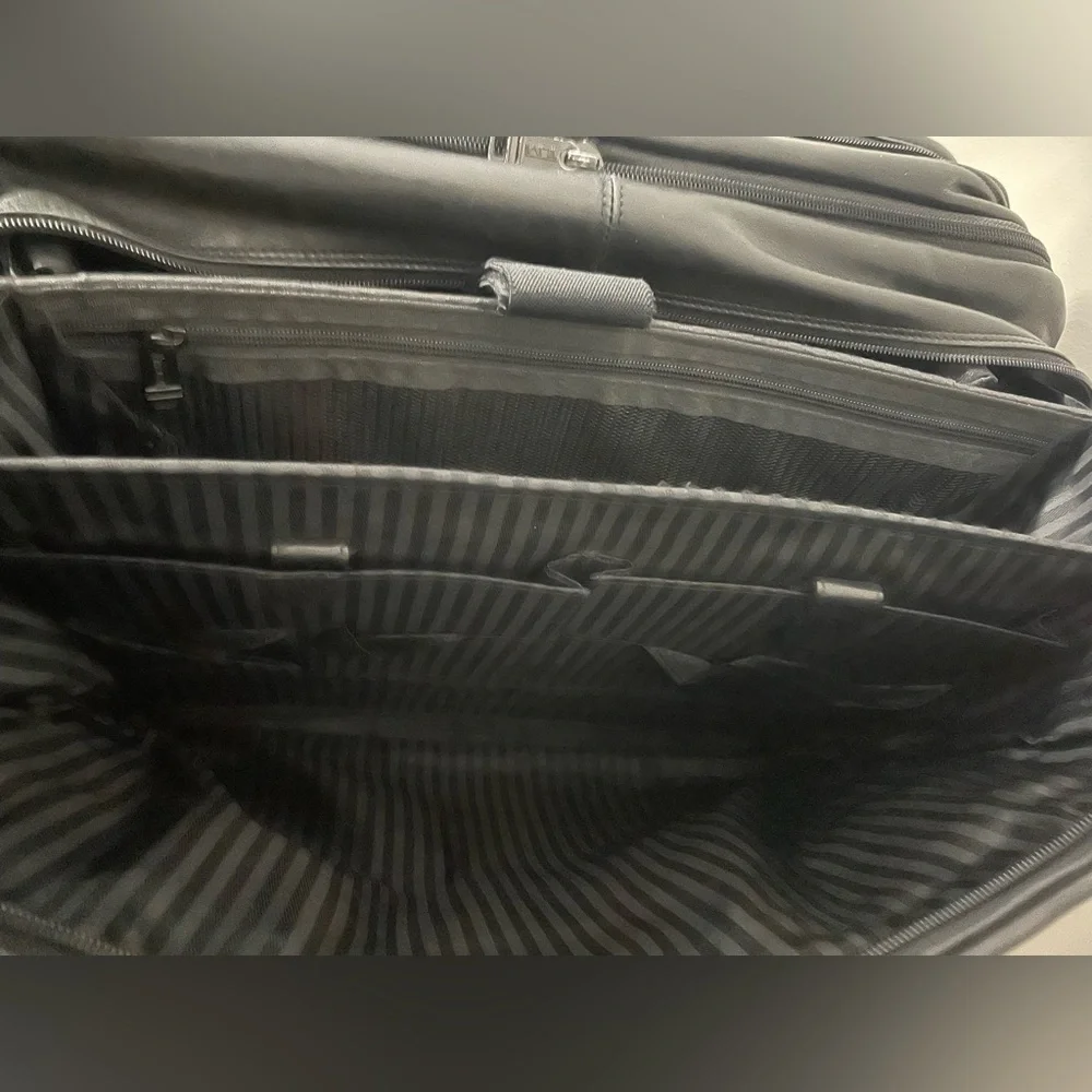 Tumi Leather Expandable Organizer‎ Laptop Briefcase Messenger Bag